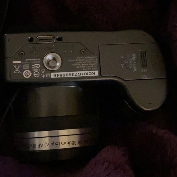 Kodak EasyShare ZD710 Digital Camera 7.1 Megapixel - Picture 6 of 6